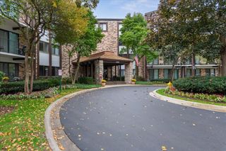 1400 N Yarmouth Place 113, Mount Prospect, IL 60056