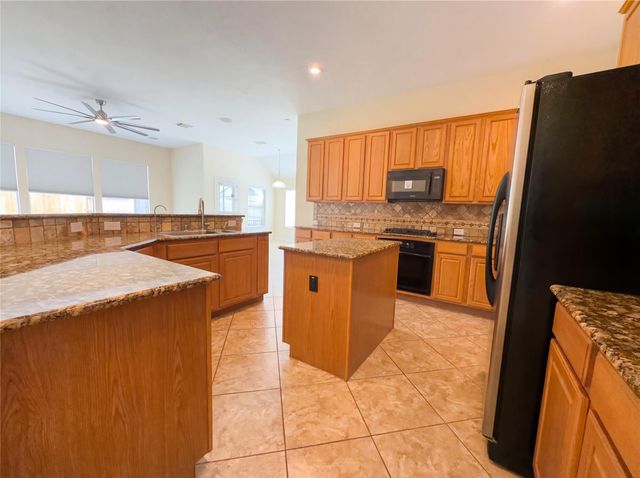 8707 Rocky Knoll Lane, Rosenberg, TX 77469