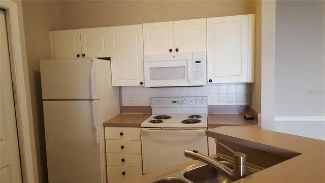 5168 NORTHRIDGE ROAD 311, Sarasota, FL 34238