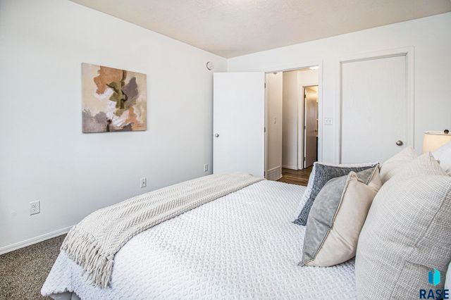 3072 E Bragstad Dr Drive, Sioux Falls, SD 57103