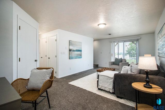 3072 E Bragstad Dr Drive, Sioux Falls, SD 57103