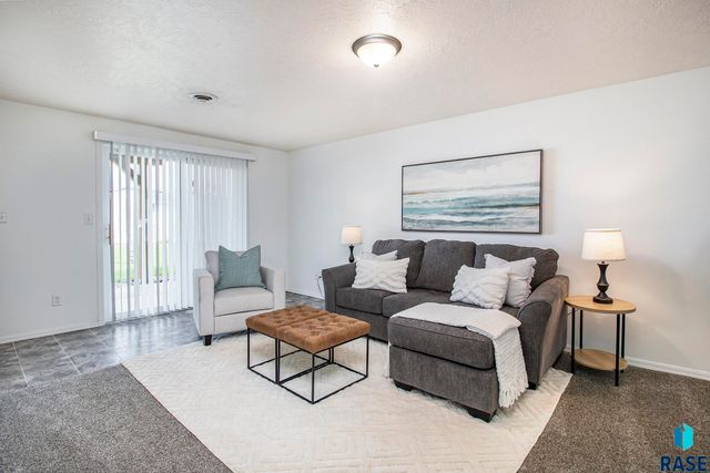 3072 E Bragstad Dr Drive, Sioux Falls, SD 57103