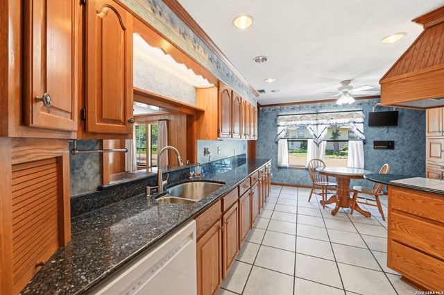901 Gentilz, Castroville, TX 78009