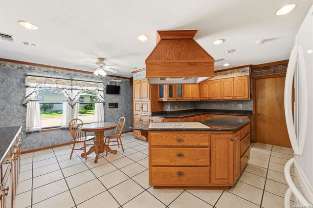 901 Gentilz, Castroville, TX 78009