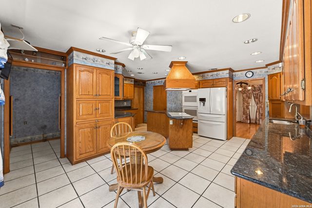 901 Gentilz, Castroville, TX 78009