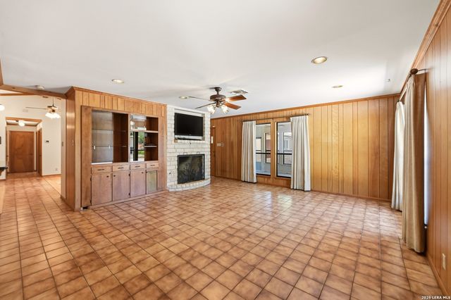901 Gentilz, Castroville, TX 78009