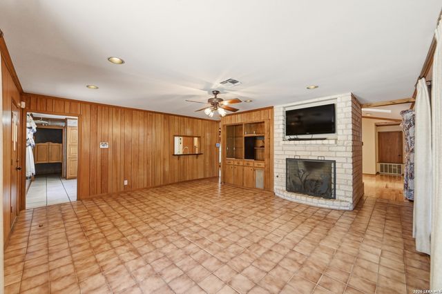 901 Gentilz, Castroville, TX 78009