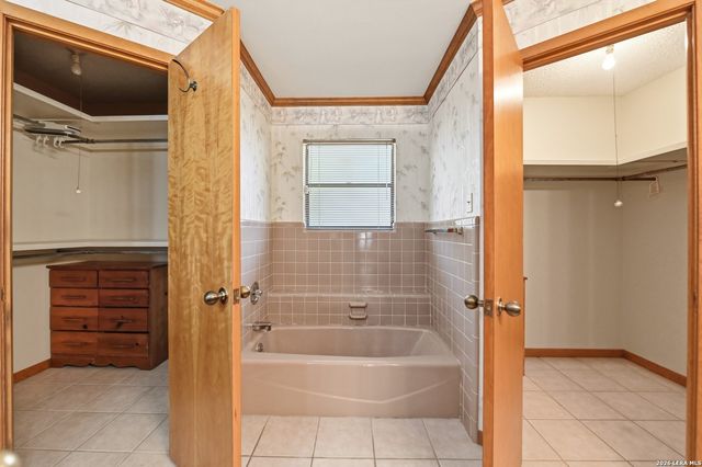 901 Gentilz, Castroville, TX 78009