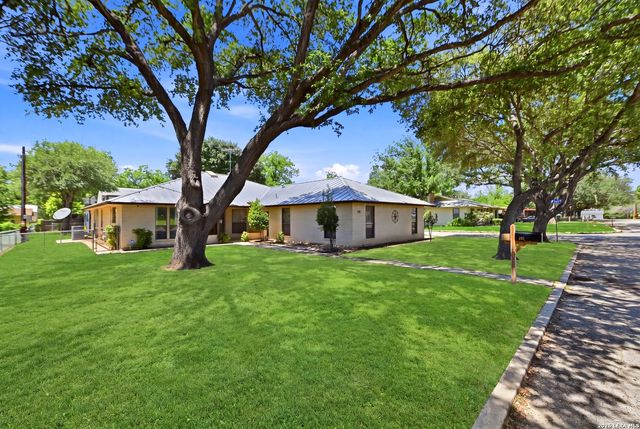 901 Gentilz, Castroville, TX 78009