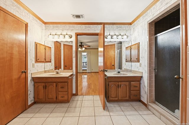 901 Gentilz, Castroville, TX 78009