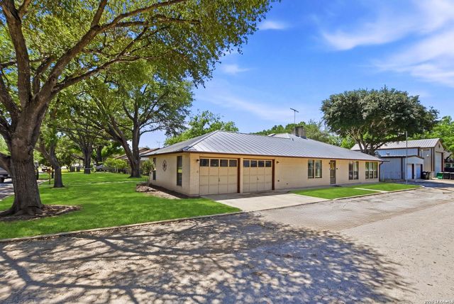 901 Gentilz, Castroville, TX 78009