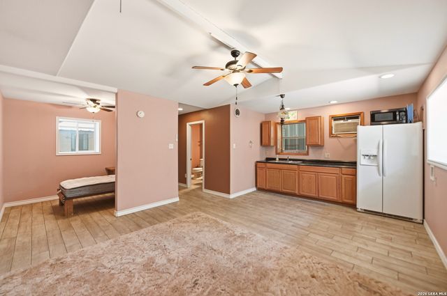 901 Gentilz, Castroville, TX 78009