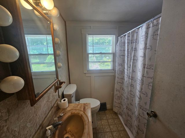 2439 S 13th Street, Niles, MI 49120