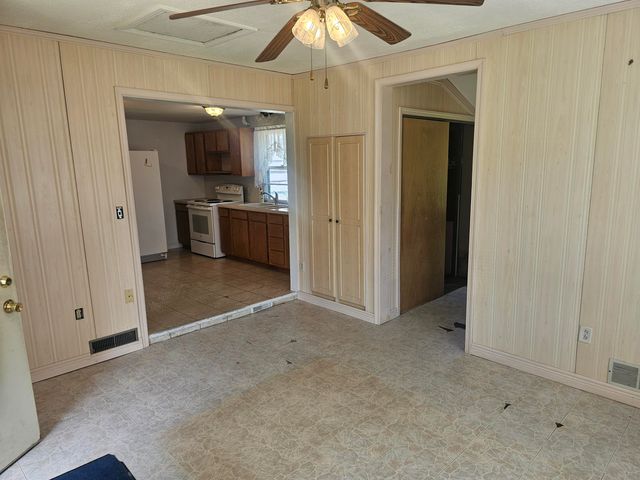 2439 S 13th Street, Niles, MI 49120