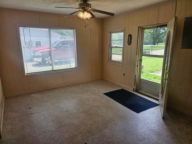 2439 S 13th Street, Niles, MI 49120