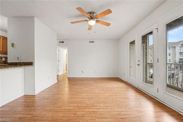 3701 Cotswold Terrace 5E, Greensboro, NC 27410