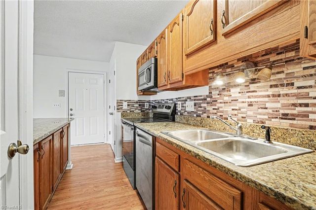 3701 Cotswold Terrace 5E, Greensboro, NC 27410