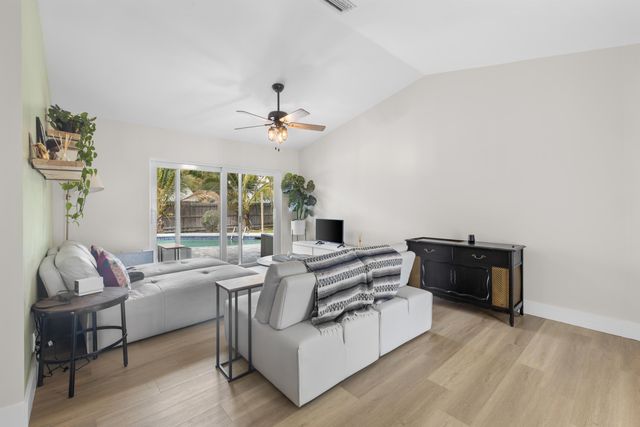 1127 NW 9th Street, Boynton Beach, FL 33426