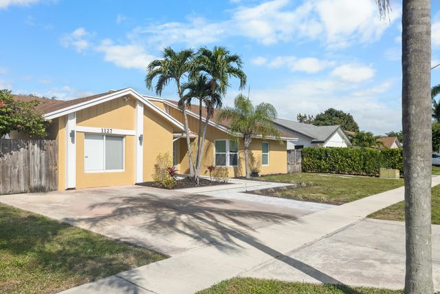 1127 NW 9th Street, Boynton Beach, FL 33426