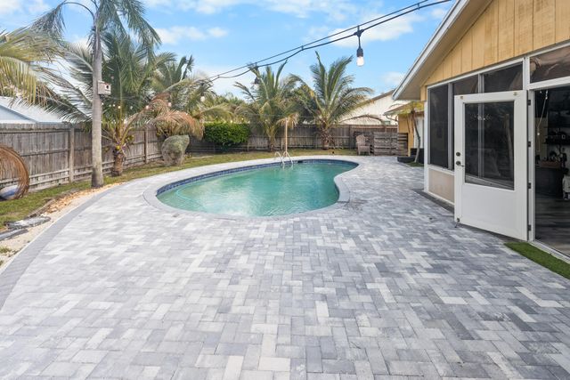 1127 NW 9th Street, Boynton Beach, FL 33426