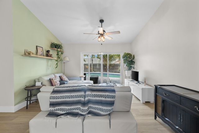 1127 NW 9th Street, Boynton Beach, FL 33426