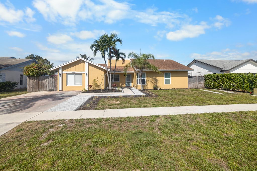 1127 NW 9th Street, Boynton Beach, FL 33426