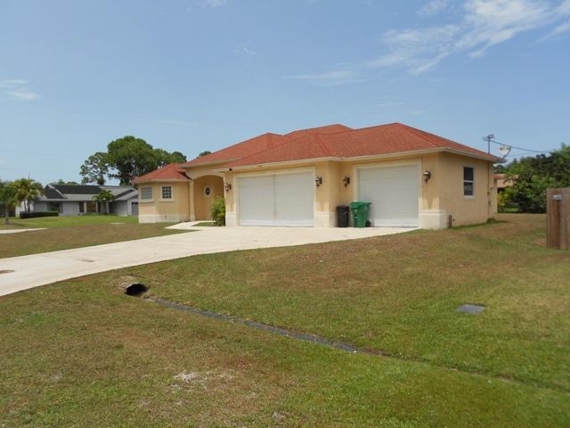 1221 SE Navajo Lane, Port St. Lucie, FL 34983