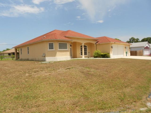 1221 SE Navajo Lane, Port St. Lucie, FL 34983