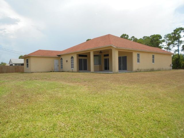 1221 SE Navajo Lane, Port St. Lucie, FL 34983