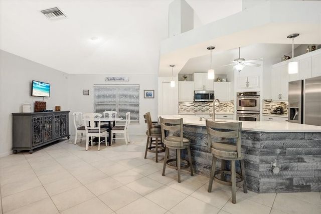 208 SW Fernleaf Trail, Port St Lucie, FL 34953