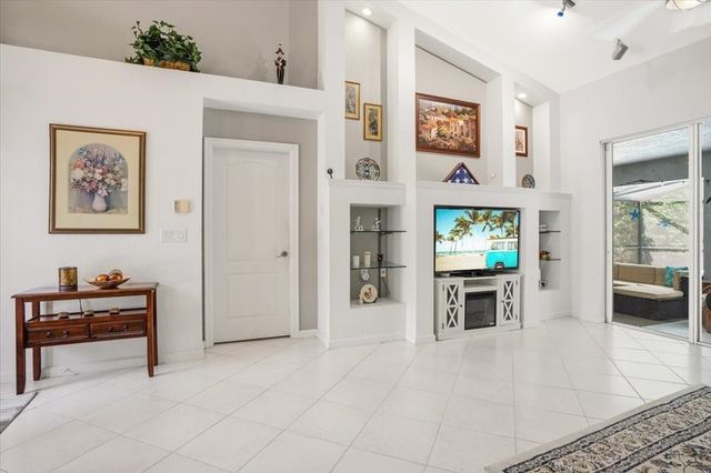 208 SW Fernleaf Trail, Port St Lucie, FL 34953