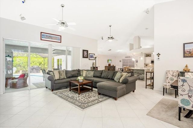 208 SW Fernleaf Trail, Port St Lucie, FL 34953
