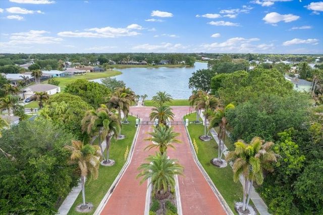 208 SW Fernleaf Trail, Port St Lucie, FL 34953