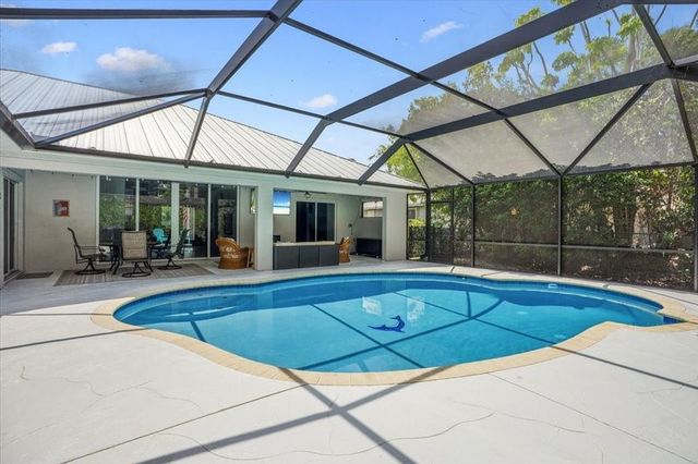 208 SW Fernleaf Trail, Port St Lucie, FL 34953