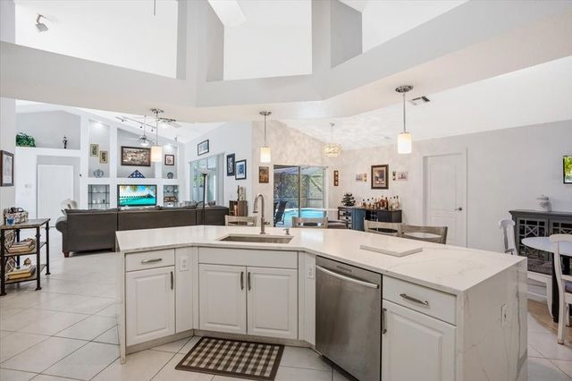 208 SW Fernleaf Trail, Port St Lucie, FL 34953