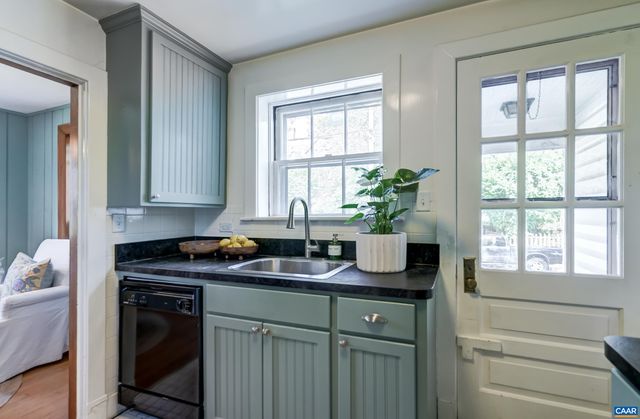 201 PARKWAY ST, Charlottesville, VA 22902