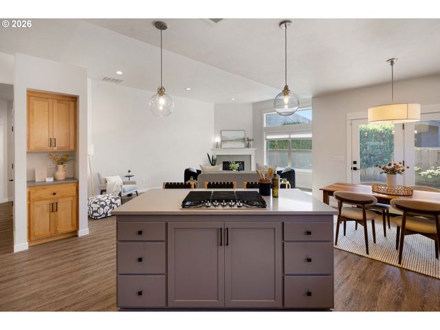 839 LUPINE St, Springfield, OR 97477