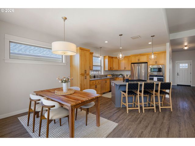 839 LUPINE St, Springfield, OR 97477