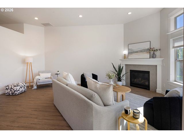 839 LUPINE St, Springfield, OR 97477