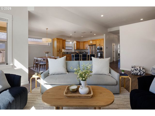 839 LUPINE St, Springfield, OR 97477