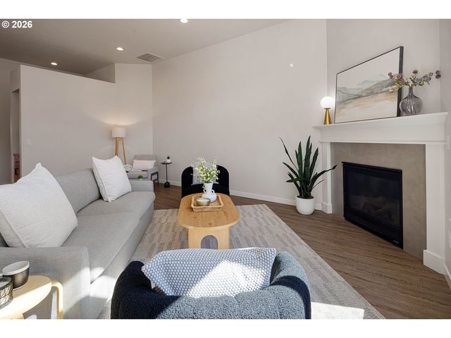 839 LUPINE St, Springfield, OR 97477