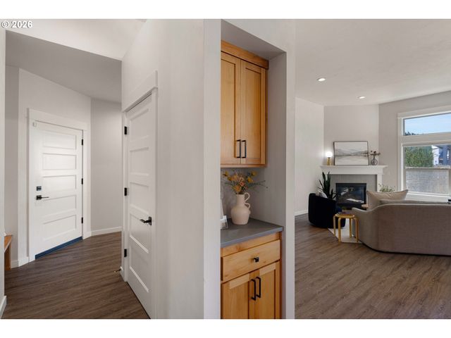 839 LUPINE St, Springfield, OR 97477