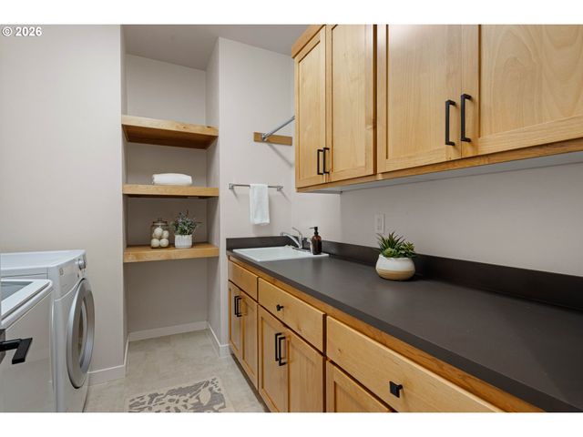 839 LUPINE St, Springfield, OR 97477