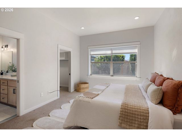 839 LUPINE St, Springfield, OR 97477