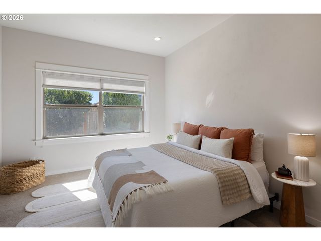 839 LUPINE St, Springfield, OR 97477