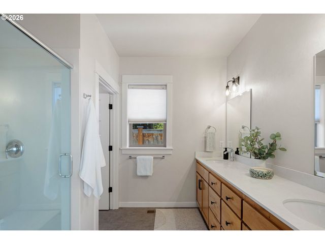 839 LUPINE St, Springfield, OR 97477