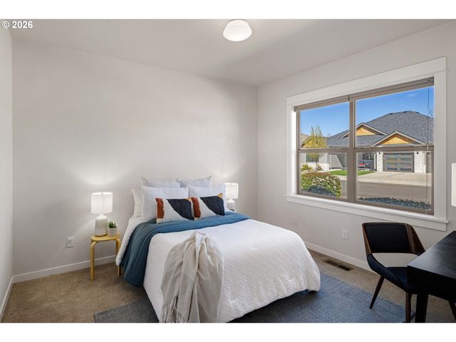 839 LUPINE St, Springfield, OR 97477