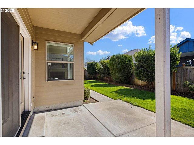 839 LUPINE St, Springfield, OR 97477