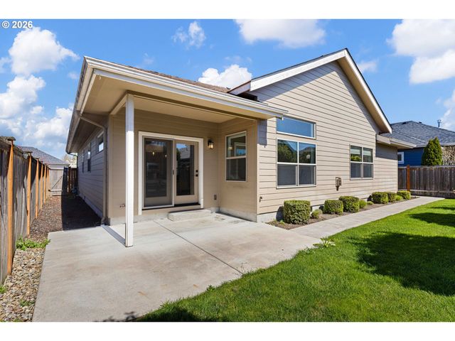 839 LUPINE St, Springfield, OR 97477