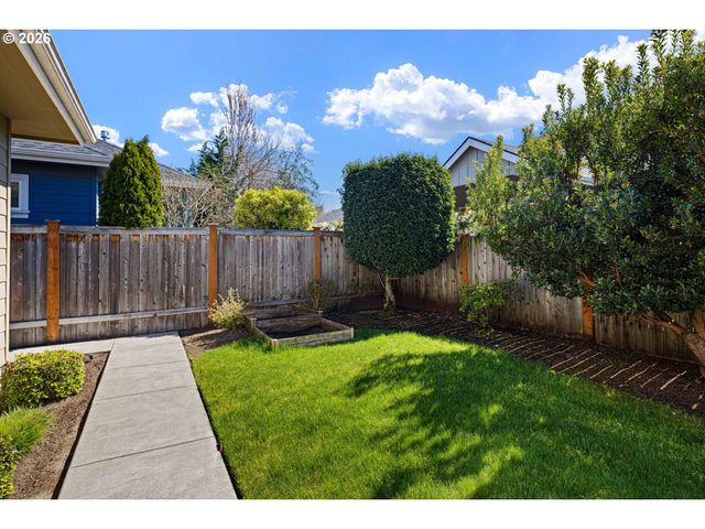 839 LUPINE St, Springfield, OR 97477